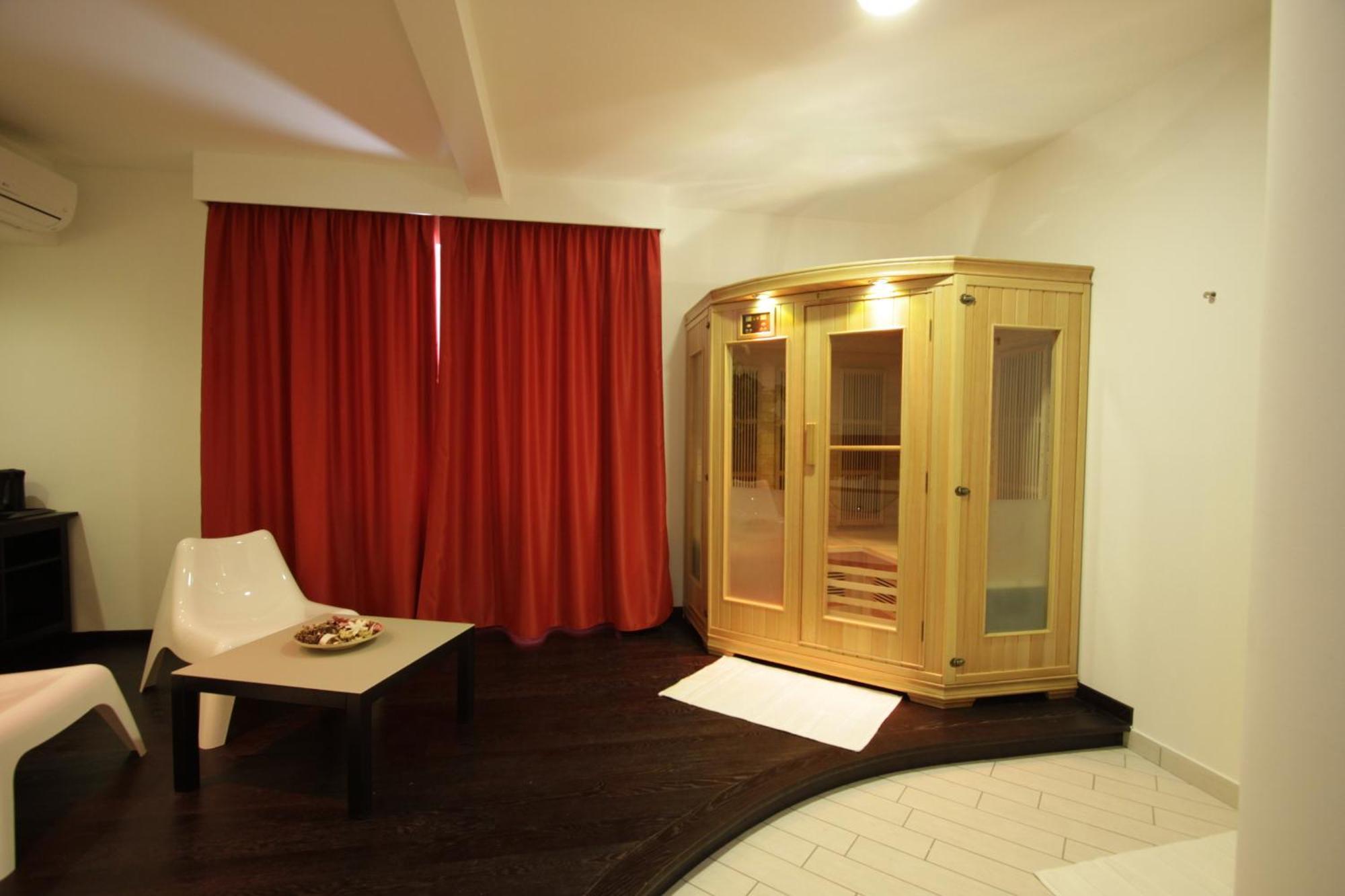 Hotel Paradise Airport Forlì Buitenkant foto