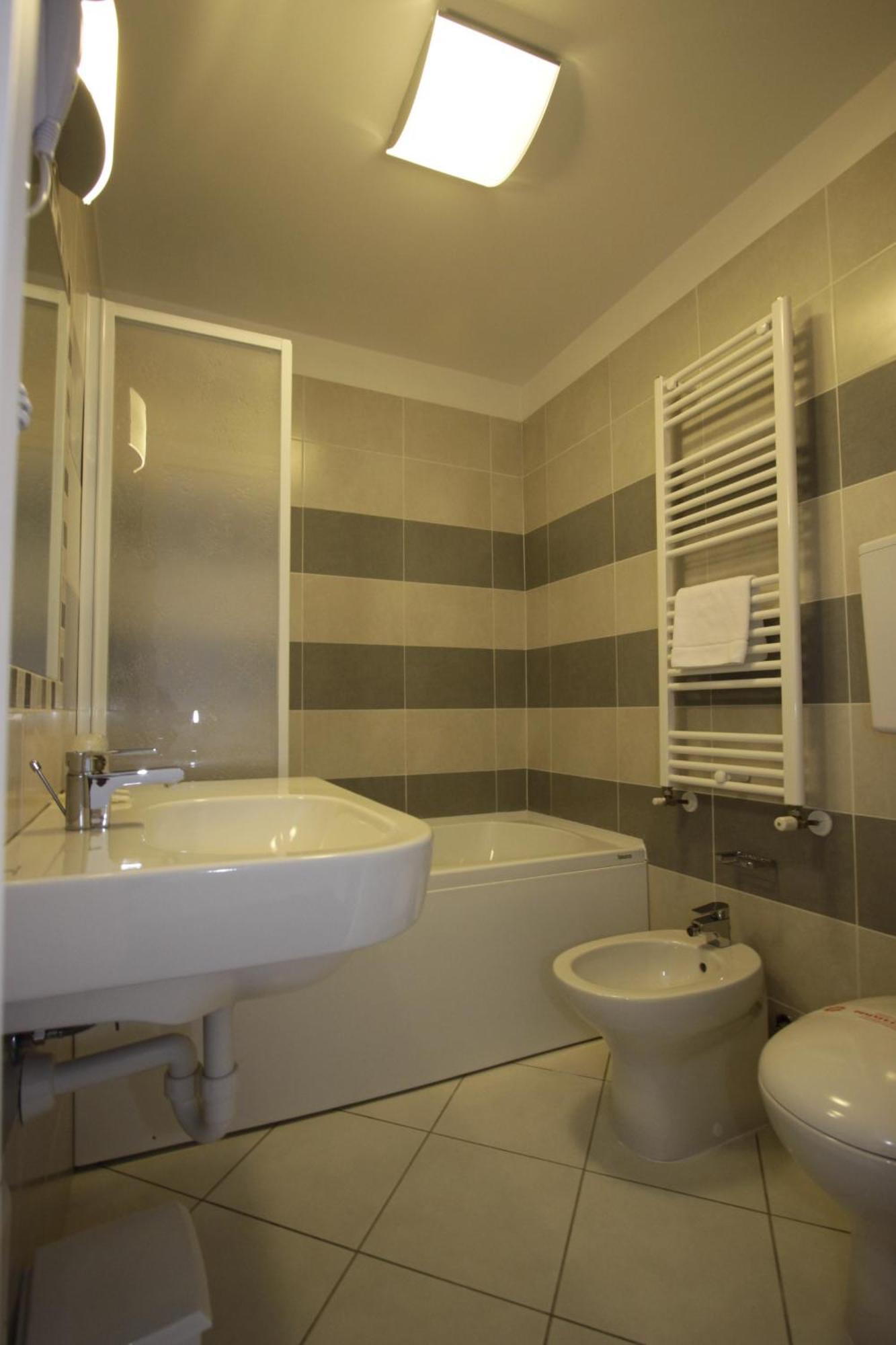 Hotel Paradise Airport Forlì Buitenkant foto