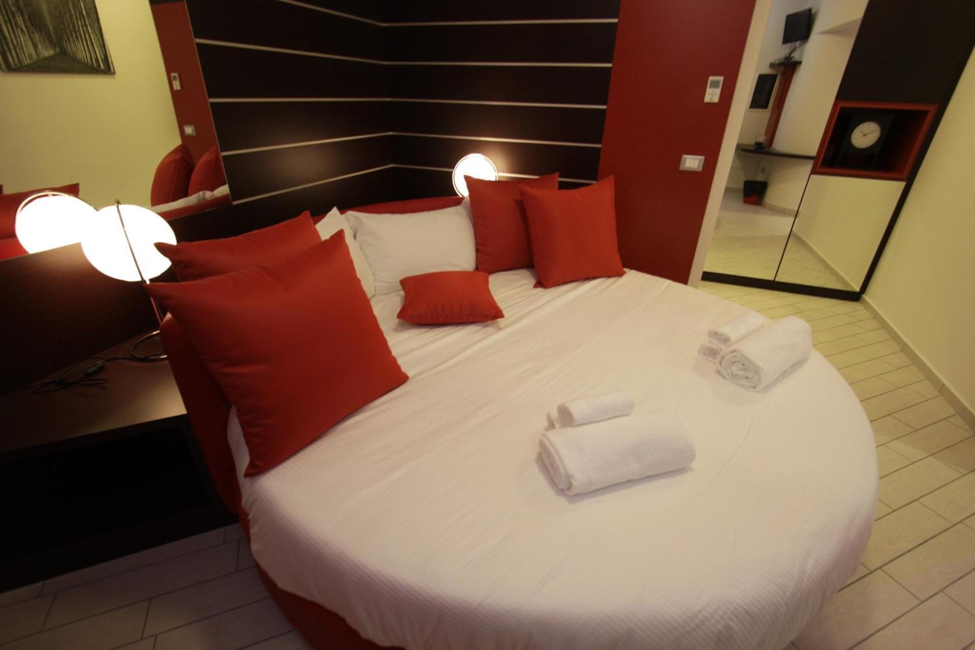 Hotel Paradise Airport Forlì Buitenkant foto